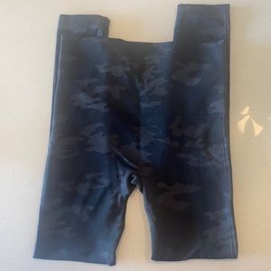 Spanx grey  camo leggings SZ S